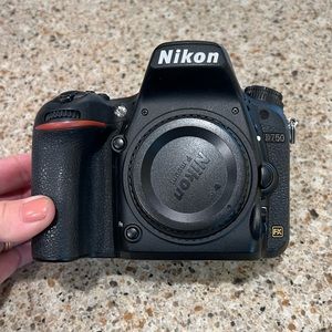 Nikon D750 w/battery
